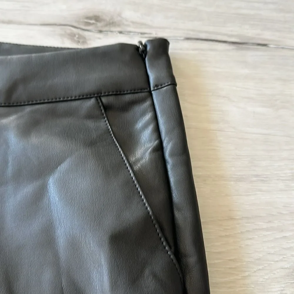 Isaac Mizrahi Live! Regular Perforated Hem Faux Leather Pants Black 10T NWOT